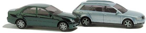 Audi A4 Avant und Mercedes-Benz C-Klasse, metallic