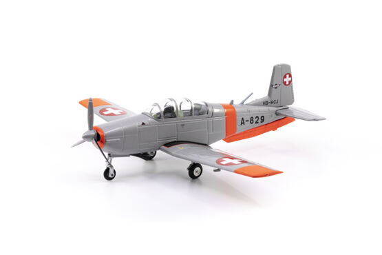 Pilatus P-3 A-829 inkl. Chromständer