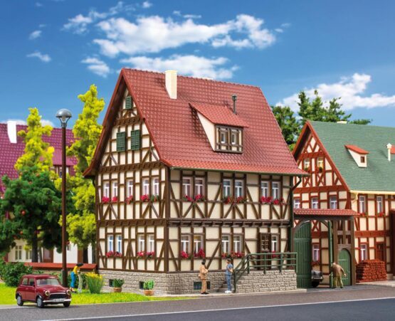 H0 Bauernhaus mit Hoftor